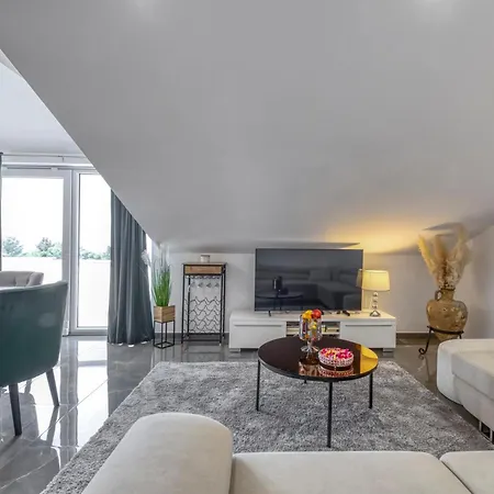 Sunset View New Lägenhet *